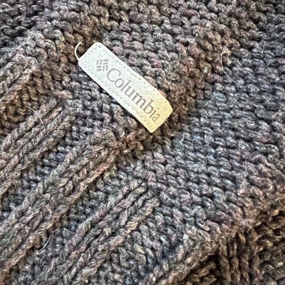 Columbia vintage women’s v neck sweater, size Medium - Picture 4 of 5